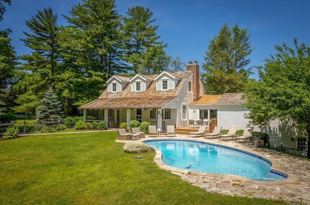 81 Old Stone Hill Rd, Scotts Corners, NY 10576