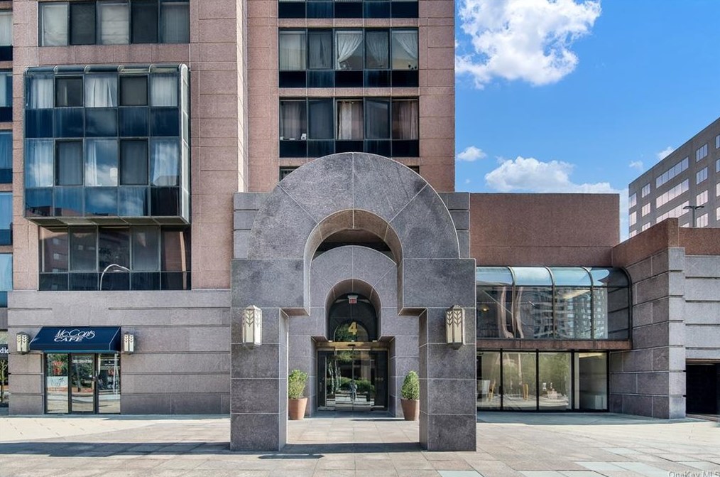 4 Martine Ave Apt 1121, White Plains, NY 10606