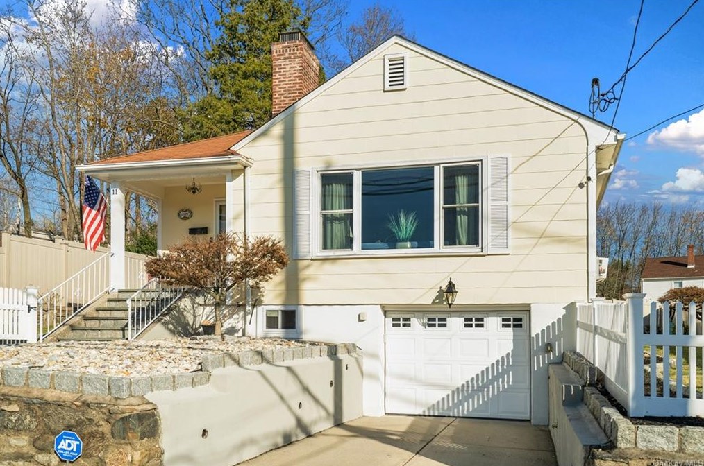 11 Spencer Ct, Hartsdale, NY 10530