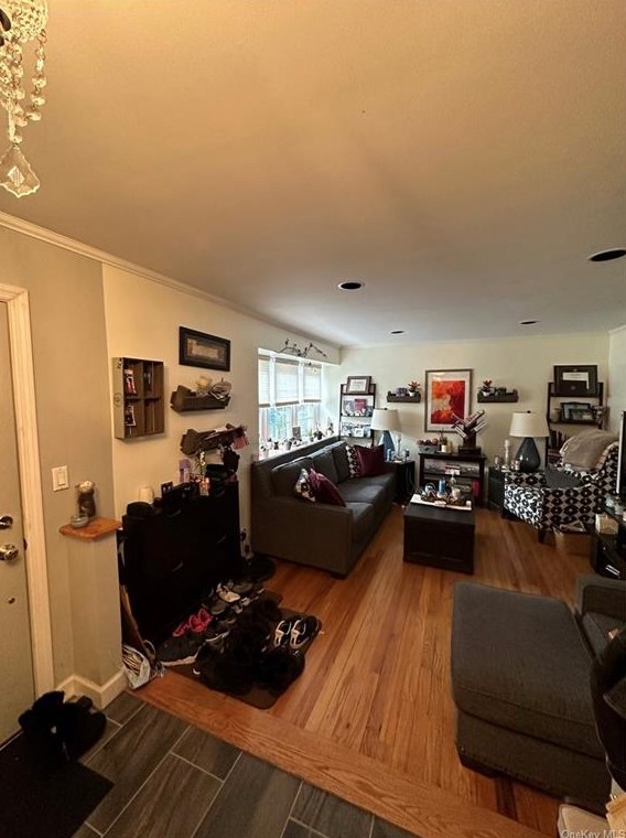 7 Robins Cres, New Rochelle, NY 10801-1003