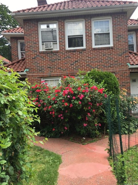 462 E 5th St #2, Mount Vernon, NY 10553