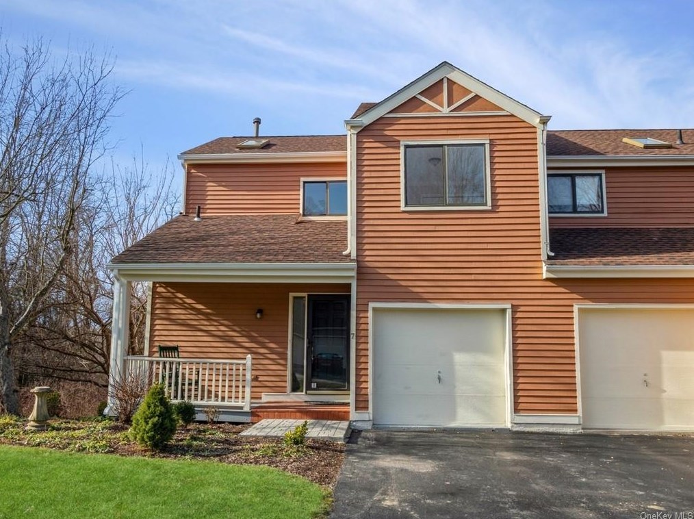 7 Trails End, East Fishkill, NY 12533-7200