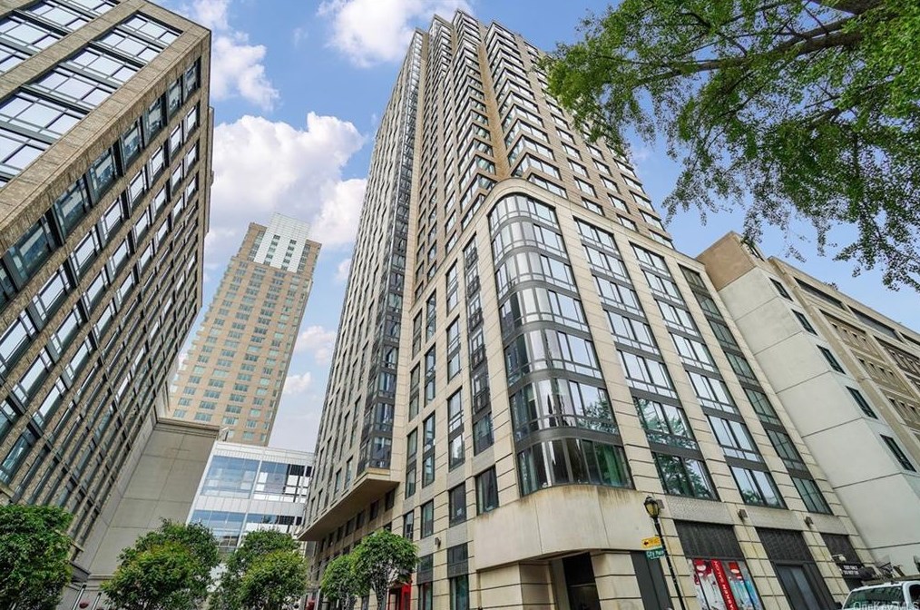 10 City Pl #2d, White Plains, NY 10601