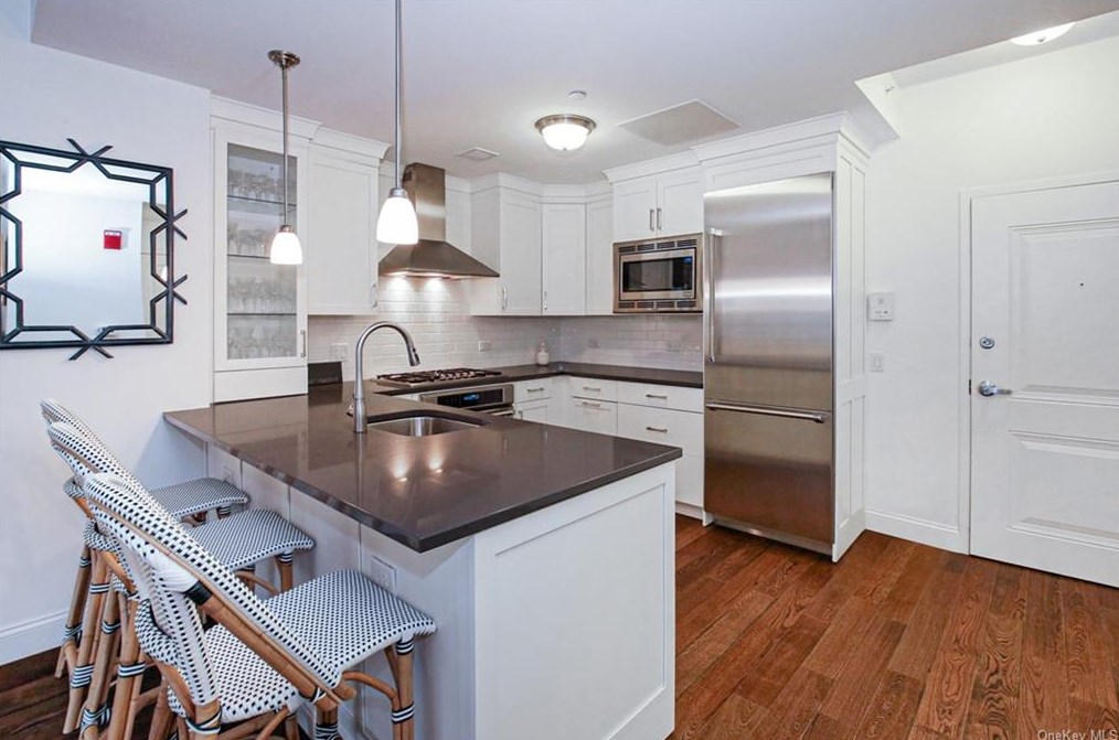 10 Byron Pl #ph717, Larchmont, NY 10538