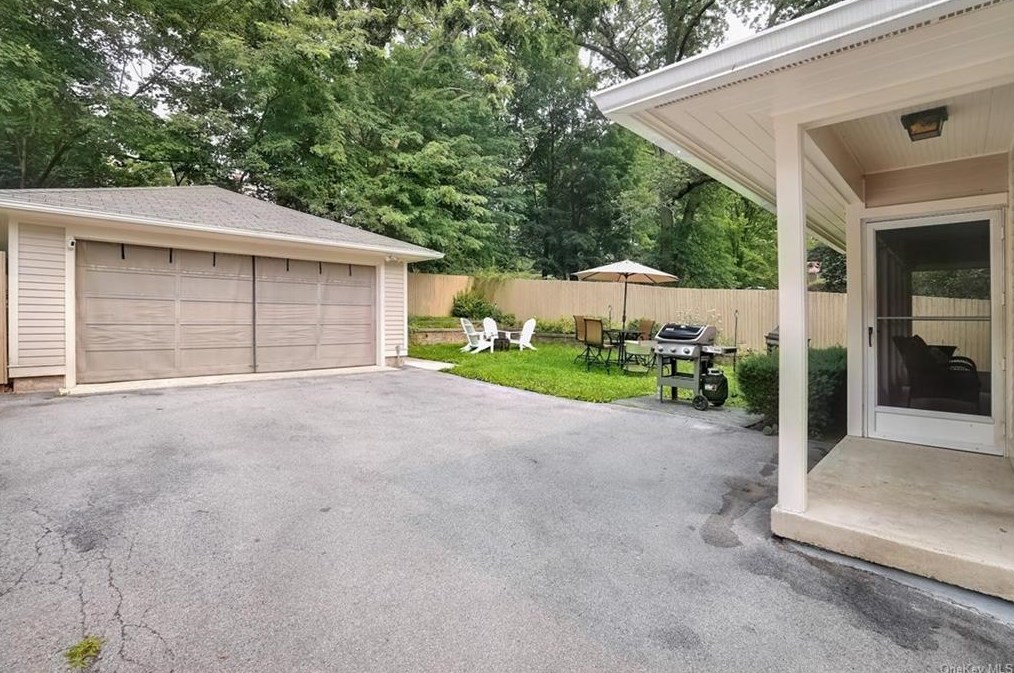 69 Montgomery St, Goshen NY  10924-1514 exterior