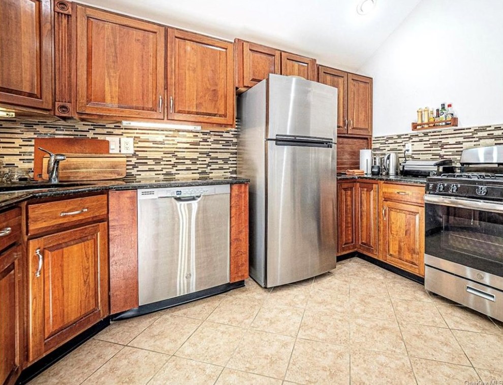 1 Wah Ta Wah Dr, Greenwood Lake, NY 10925