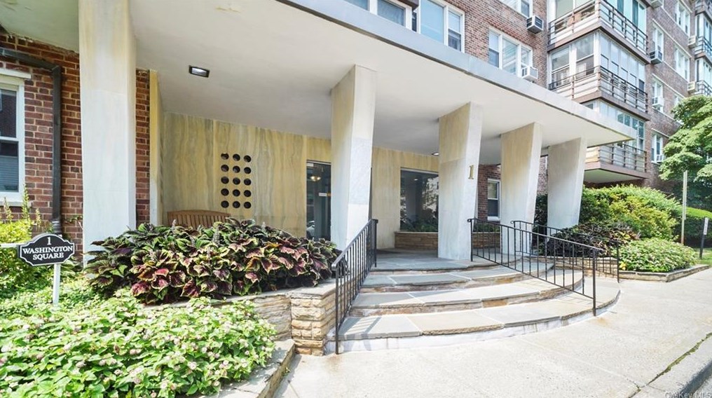 1 Washington Square #c, Larchmont, NY 10538