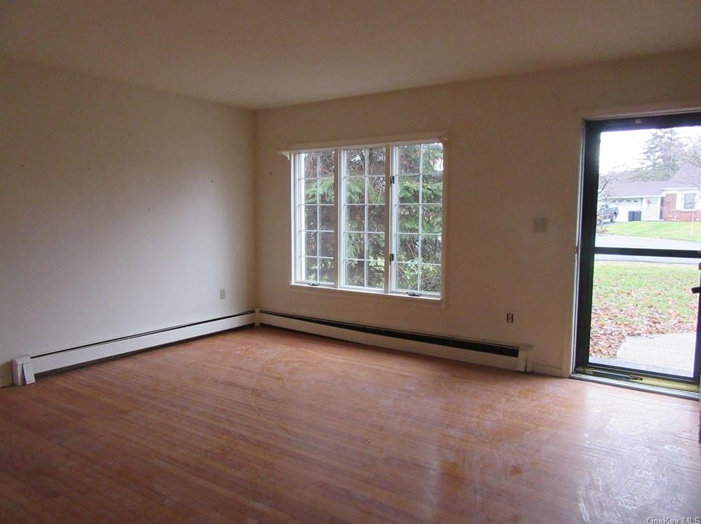 11 Horseshoe Bnd, Newburgh, NY 12553-7831