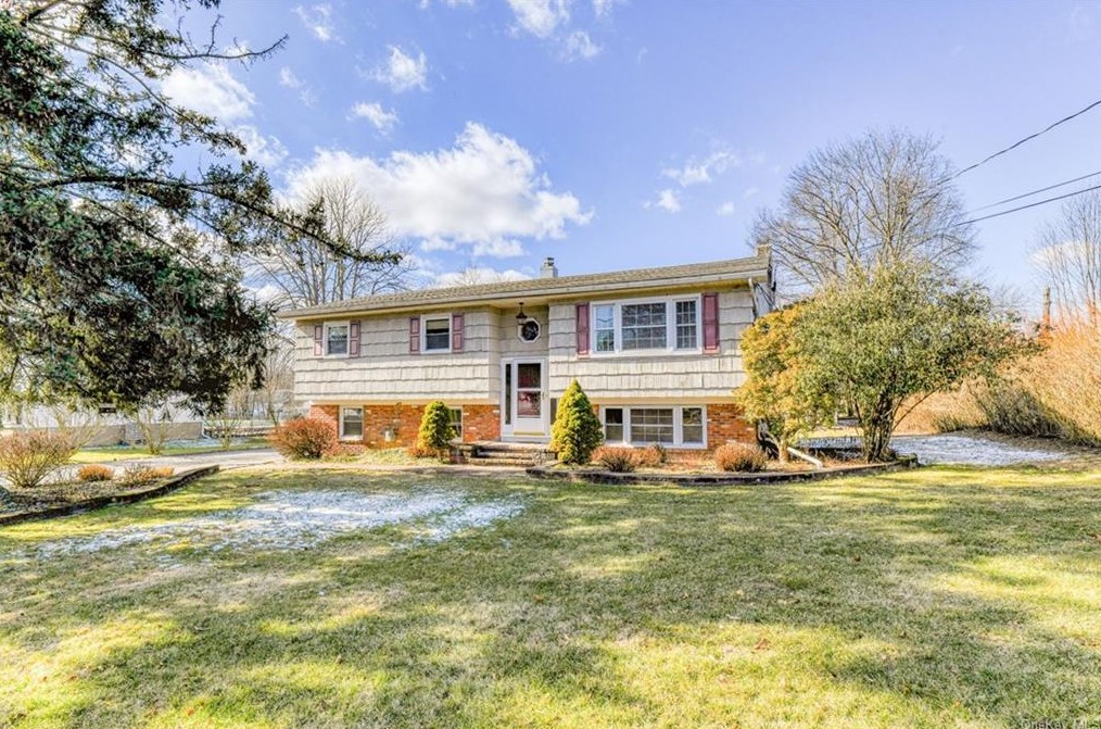 28 Park Hill Dr, Newburgh, NY 12553-6438