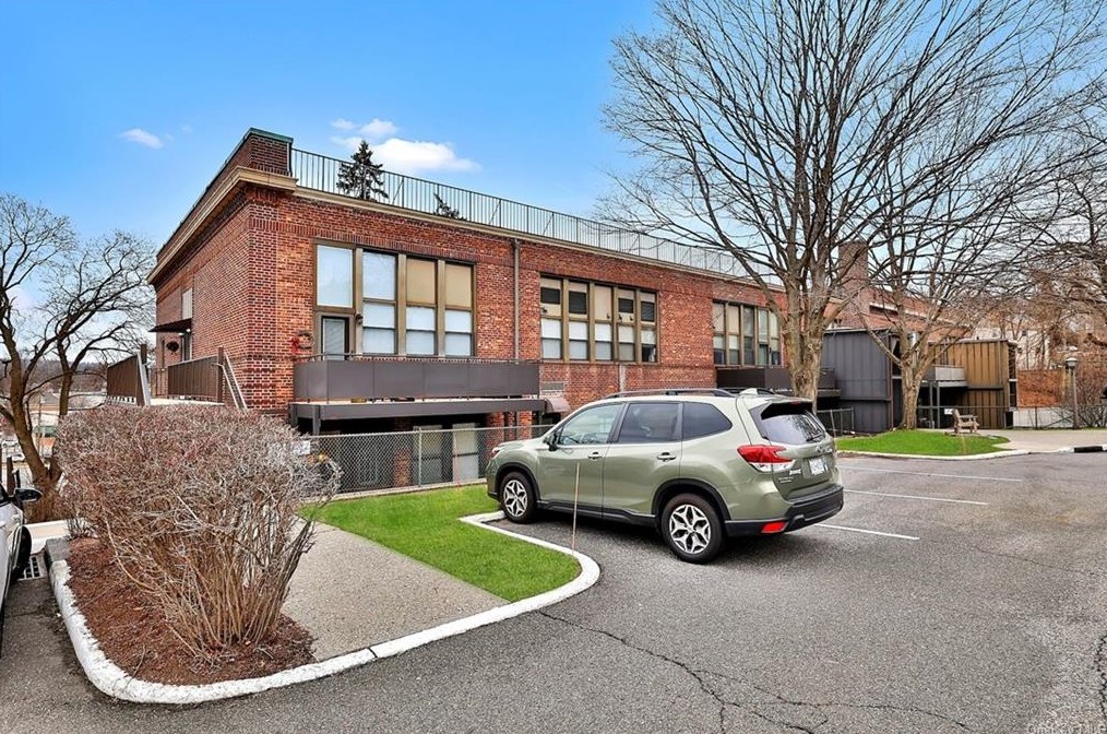 60 Kensico Rd #11, Thornwood, NY 10594