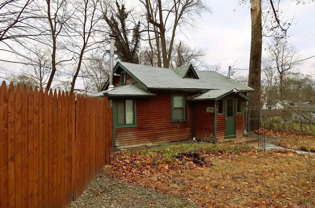 50 Forest Ln, Yorktown Hgts, NY 10598