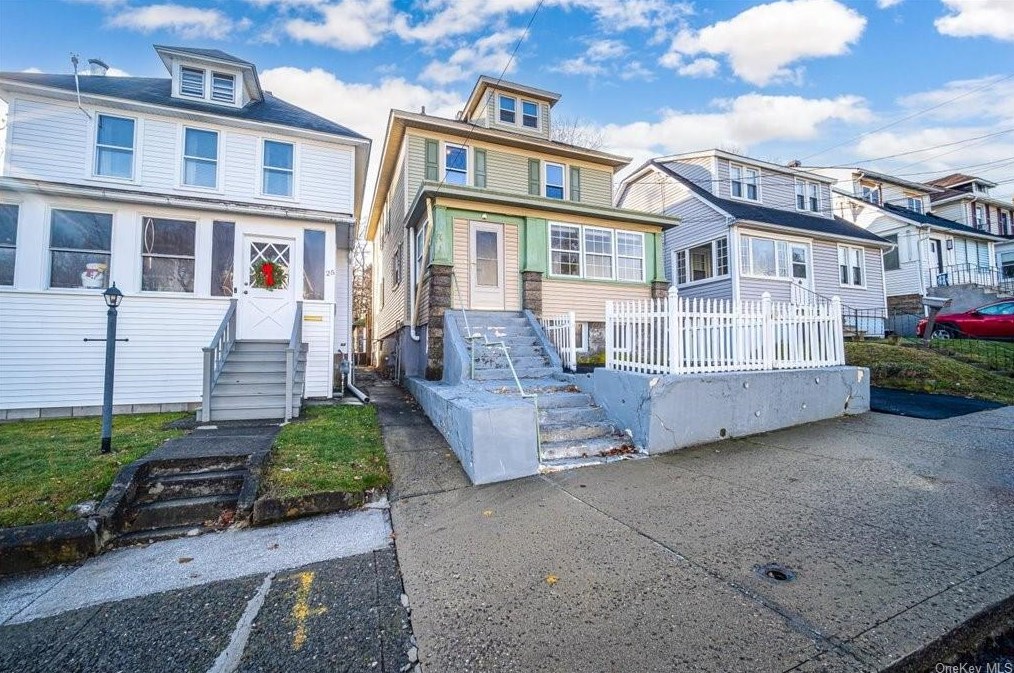 27 Poplar St, Newburgh, NY 12550-4043
