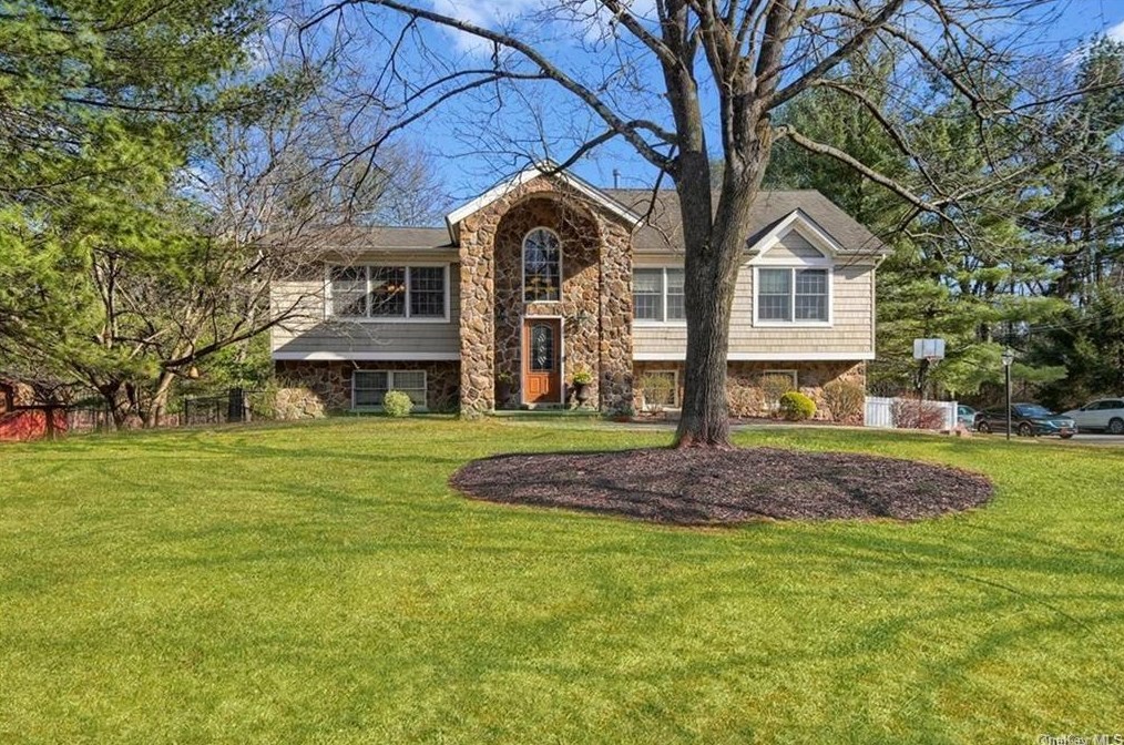 12 Sterling Forest Ln, Airmont, NY 10901