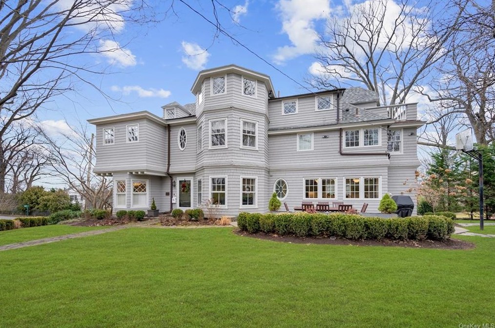 29 Valley Rd, Yonkers, NY 10708