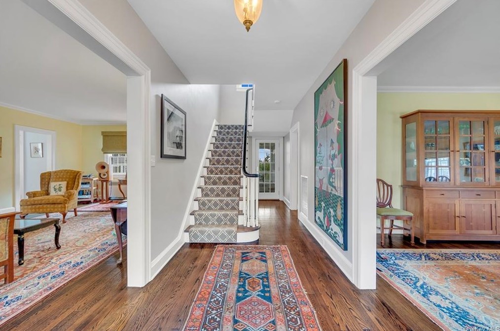 8 Pine Ter, Yonkers, NY 10708-5007