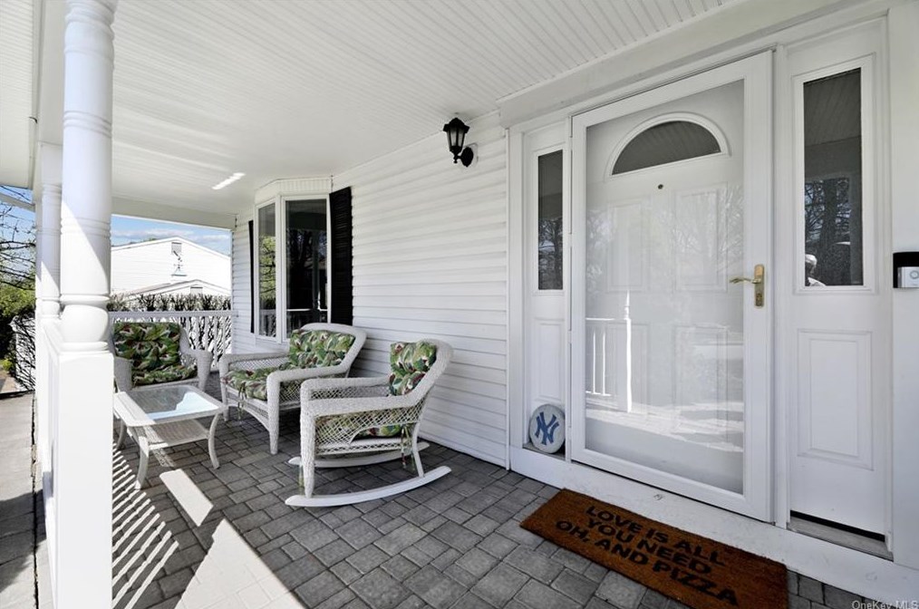 12 Lancaster Dr, Airmont, NY 10901