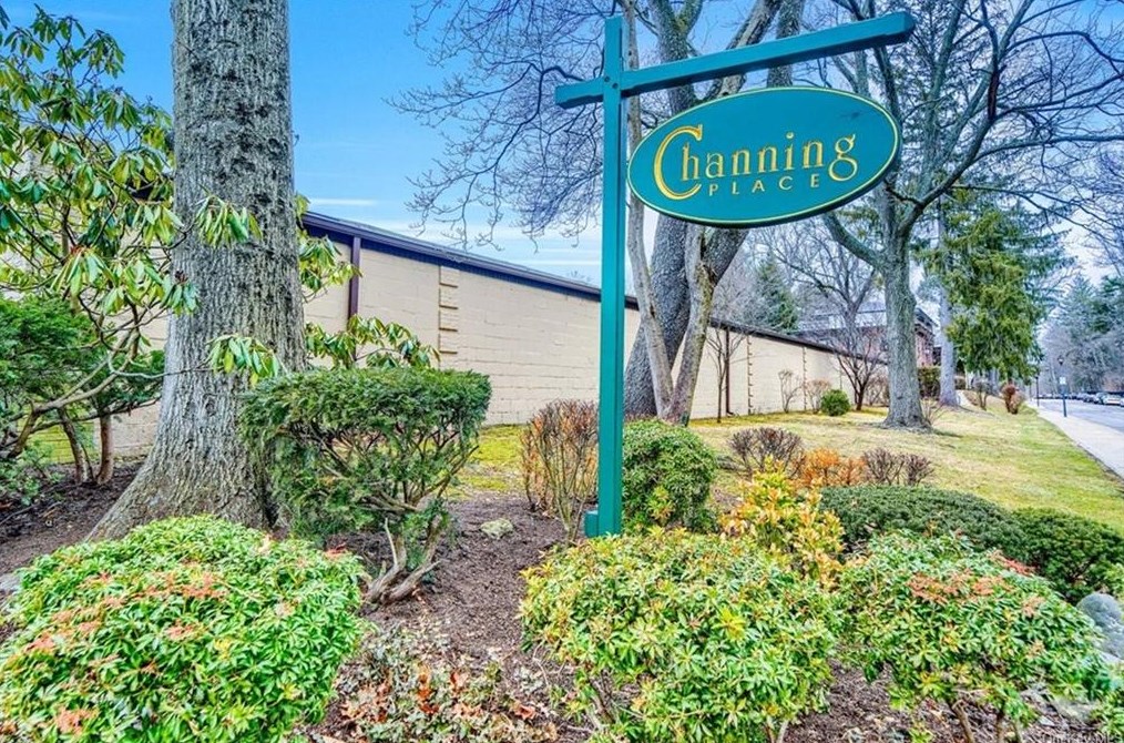 14 Channing Pl, Yonkers, NY 10709-1033