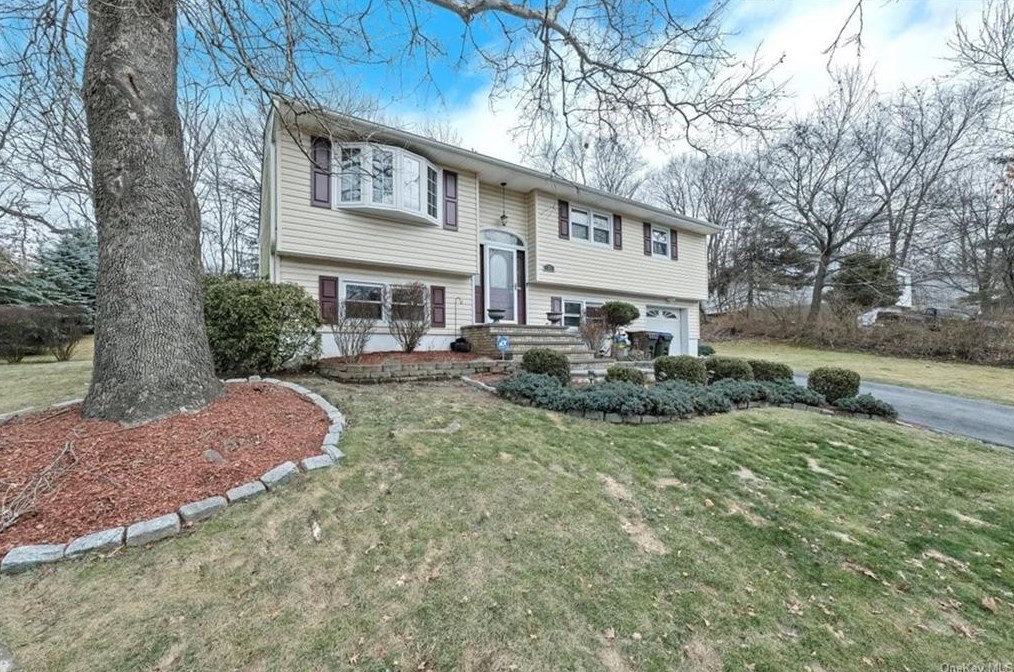 33 Pine Hill Rd, Monroe NY  10950-2114 exterior