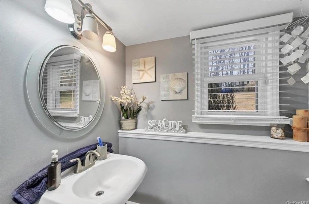 33 Pine Hill Rd, Monroe NY  10950-2114 exterior