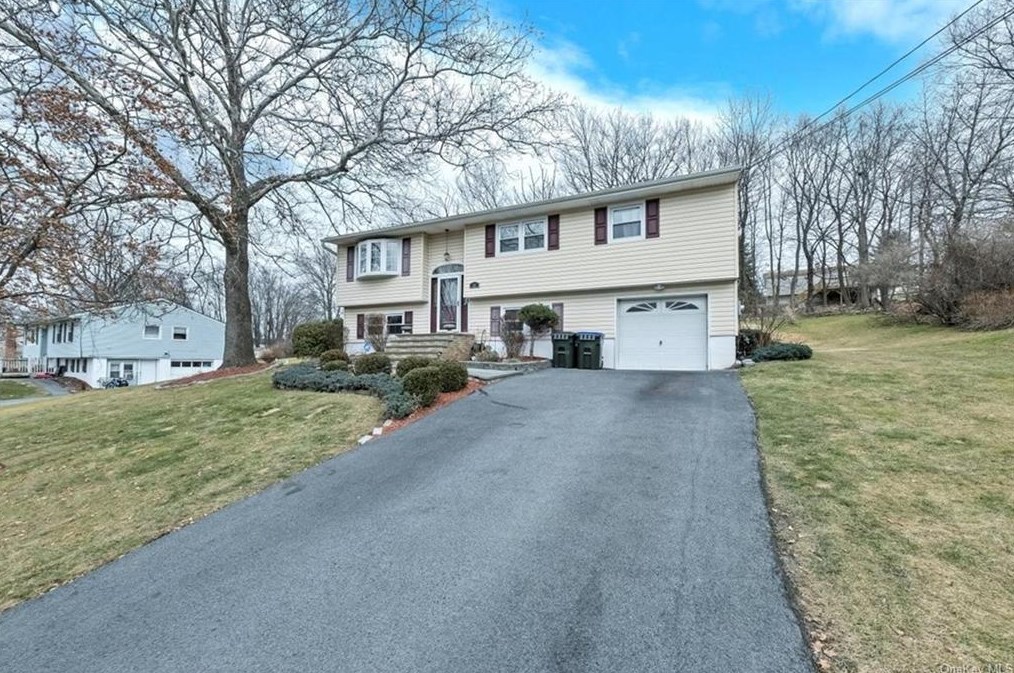 33 Pine Hill Rd, Monroe, NY 10950-2114