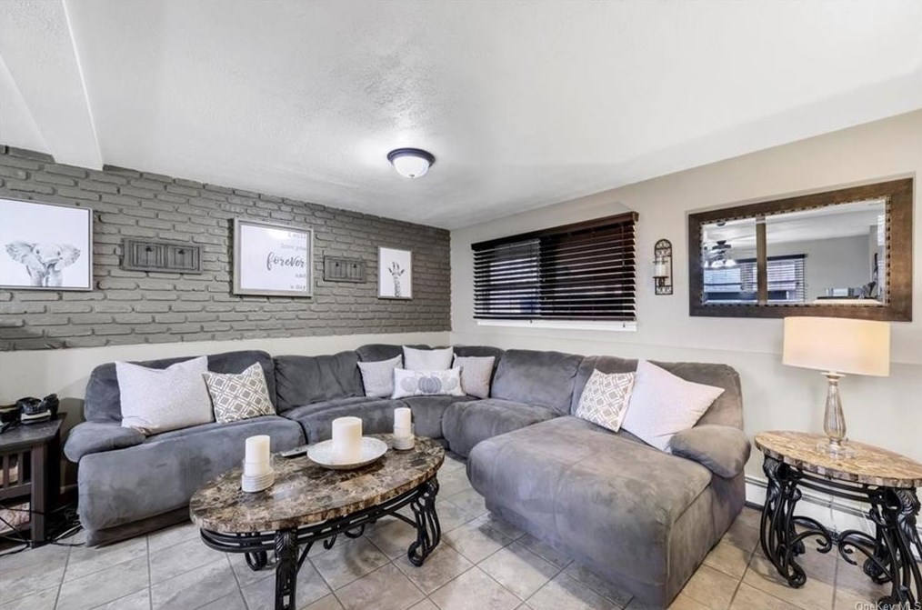 33 Pine Hill Rd, Monroe NY  10950-2114 exterior