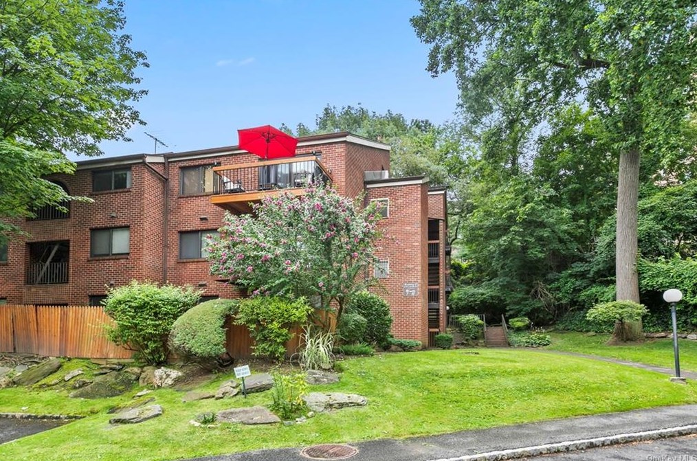 12 Bronxville Glen Dr #10, Yonkers, NY 10708