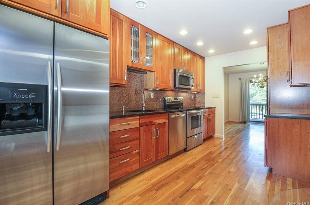 85 Wild Birch Farms, Cortlandt Manor NY  10567-1450 exterior