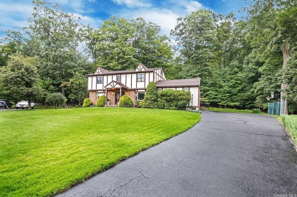 4 Lincoln Ct, Highland Mills, NY 10930