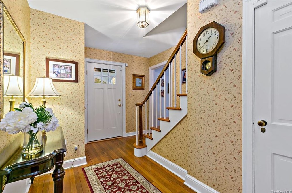 1050 Knollwood Rd, White Plains, NY 10603