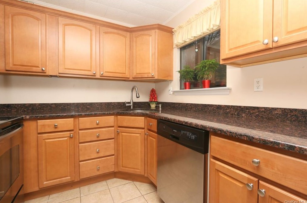 126 Columbia Ct #a, Yorktown Hgts, NY 10598