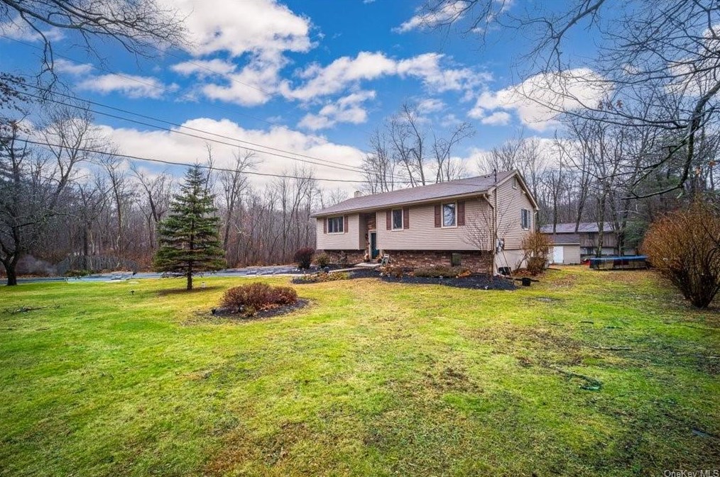116 Moores Hill Rd, Newburgh, NY 12553-7238