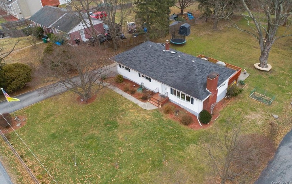 24 Robin Hill Dr, Poughkeepsie, NY 12603-4306