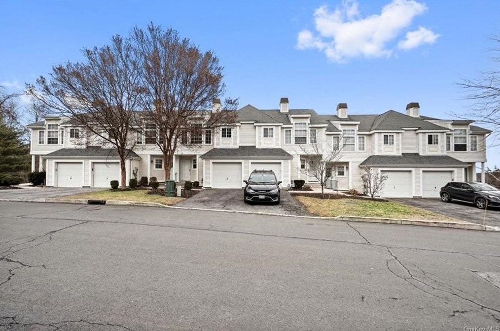 120 Delafield Ln, Newburgh, NY 12550-2579