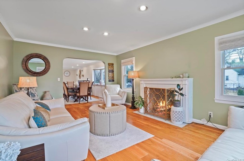 85 Longfellow St, Hartsdale, NY 10530