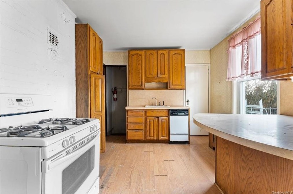 58 Amackassin Ter, Yonkers NY  10703-2214 exterior