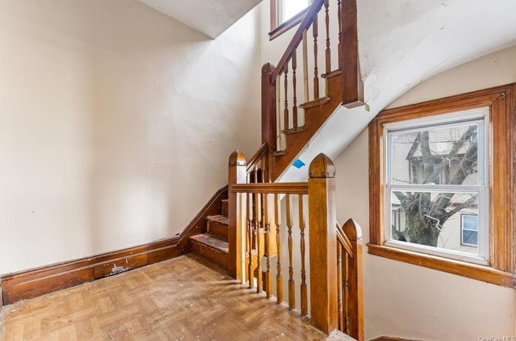 58 Amackassin Ter, Yonkers NY  10703-2214 exterior