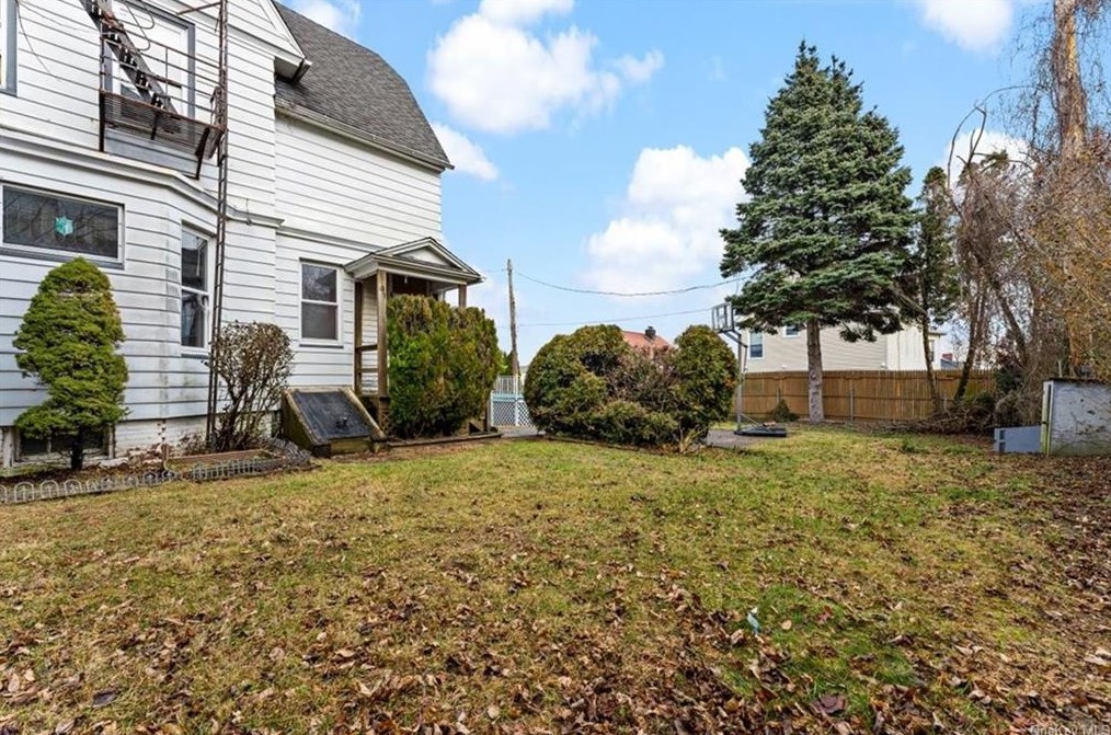 58 Amackassin Ter, Yonkers NY  10703-2214 exterior