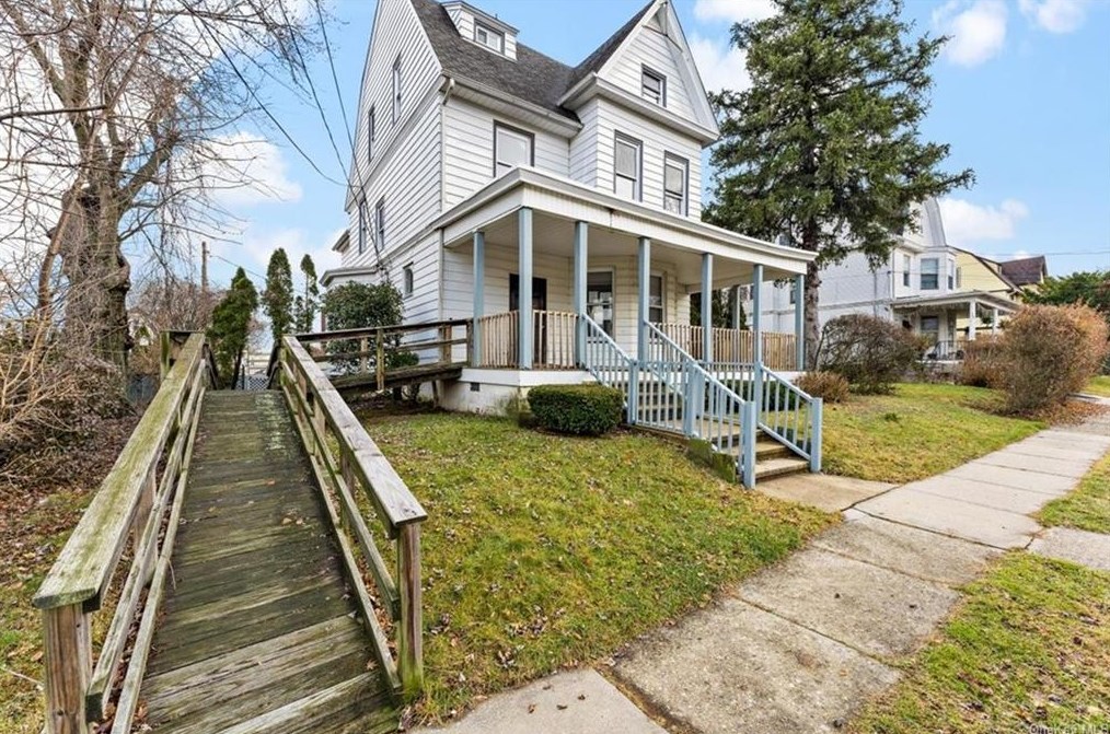 58 Amackassin Ter, Yonkers NY  10703-2214 exterior