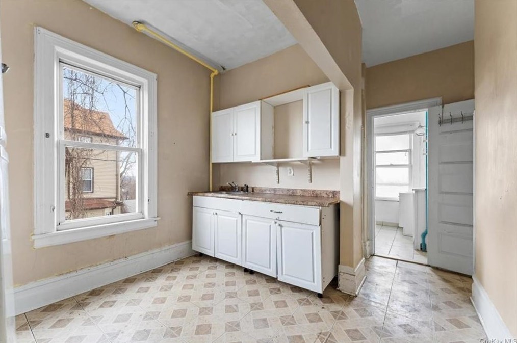 58 Amackassin Ter, Yonkers NY  10703-2214 exterior