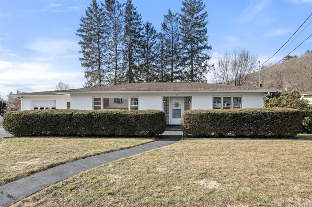 130 Mohawk St, Port Jervis, NY 12771-1226