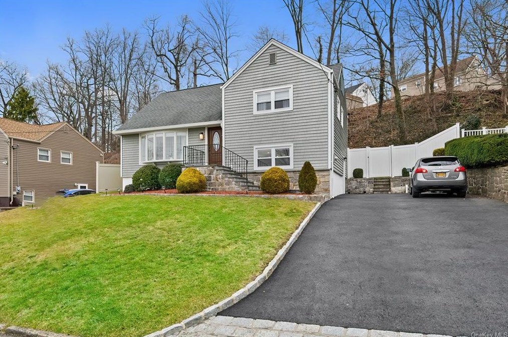 37 Montrose Rd, Yonkers, NY 10710-2801