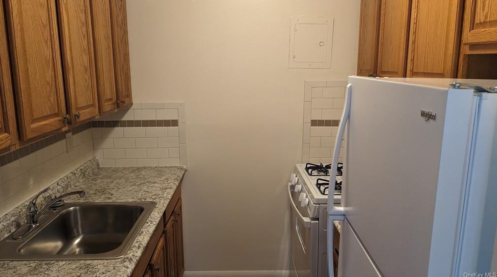 51 Leroy Pl, Newburgh NY  12550-3620 exterior