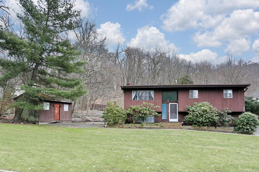 892 Flint Ct, Valley Cottage, NY 10989
