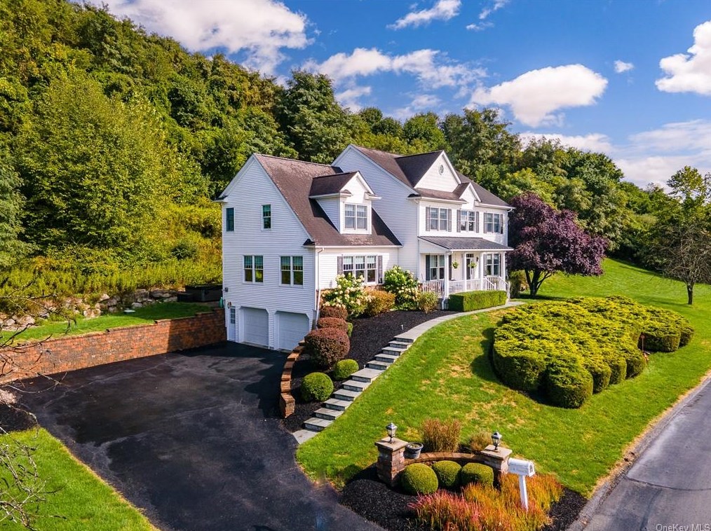 15 Mt Pleasant Dr, Poughquag, NY 12570