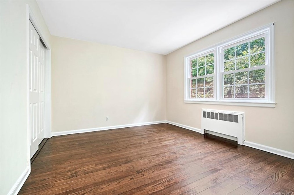 35 Robins Cres, New Rochelle NY  10801-1003 exterior