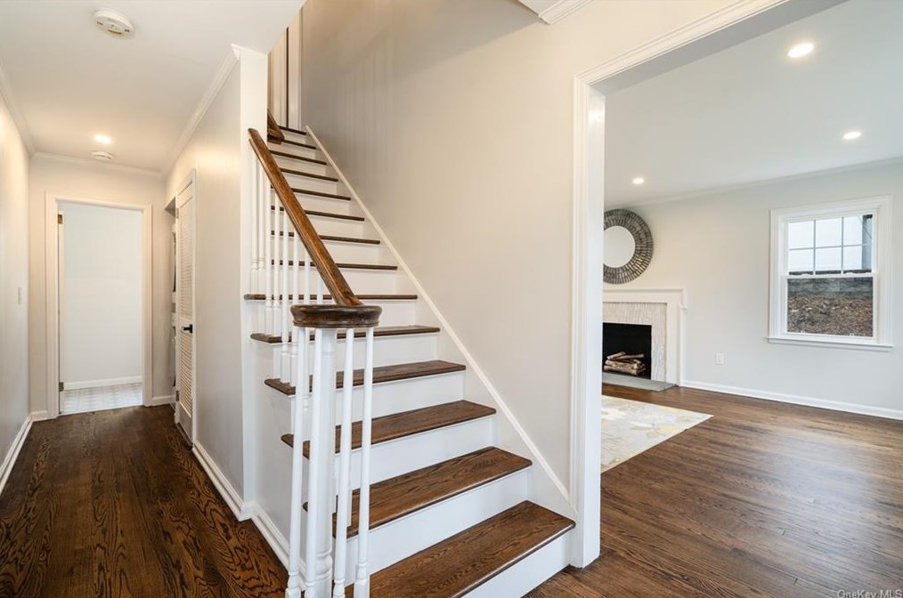 15 Thelma Pl, White Plains, NY 10605