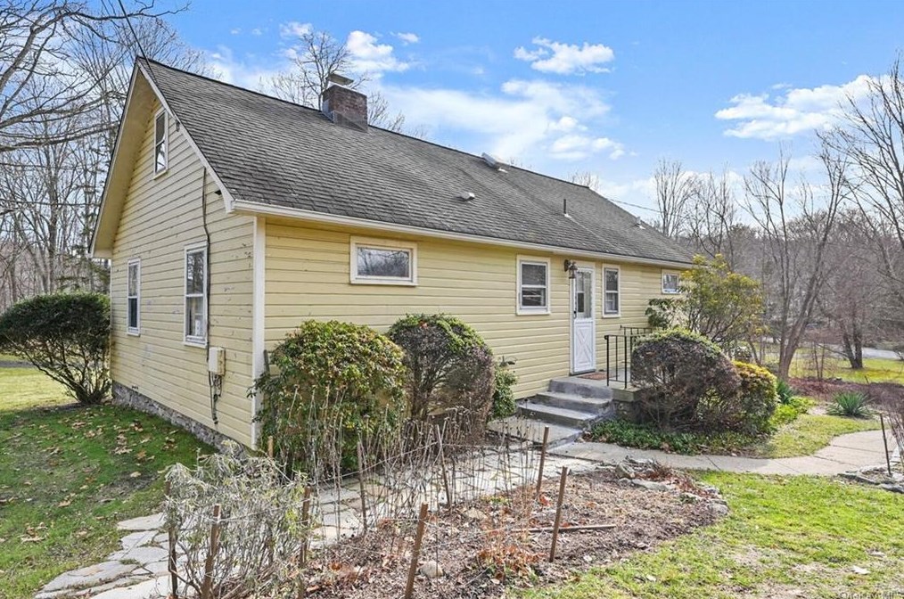 275 Seminary Hill Rd, Kent Lakes, NY 10512