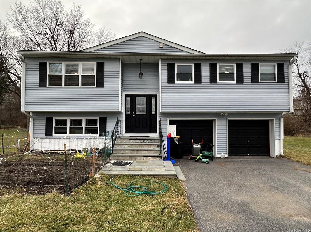 2 Dorothy Dr, Monroe NY  10950-4307 exterior