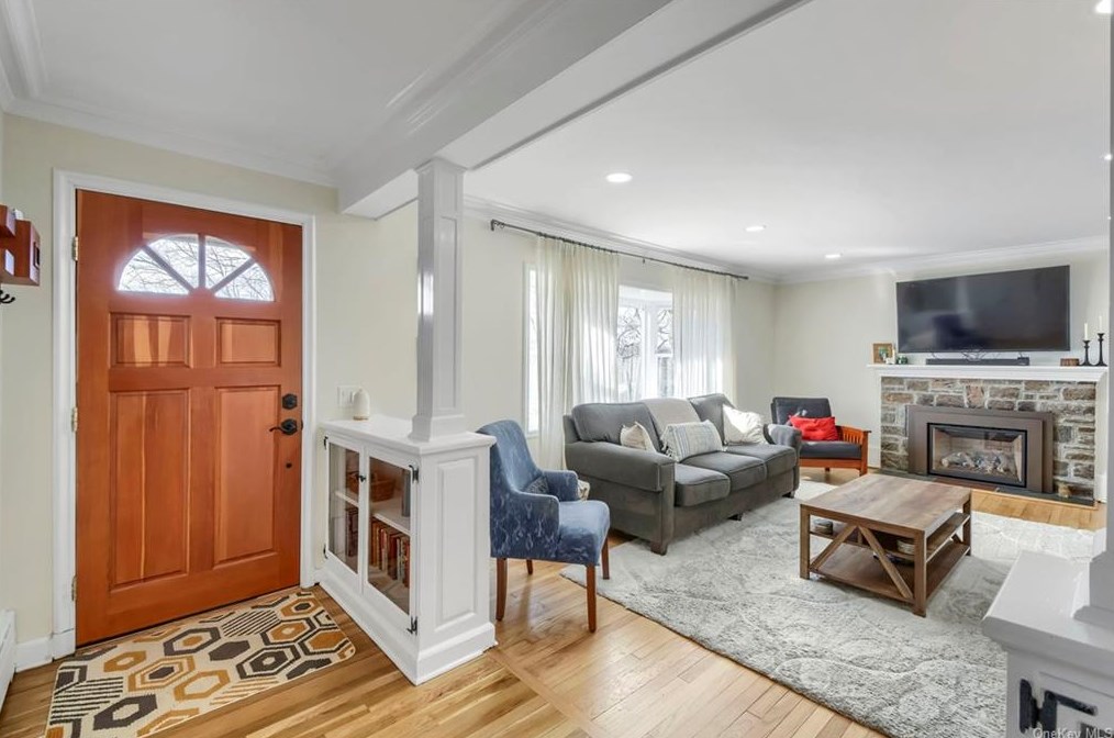 14 Freedom Rd, White Plains, NY 10603