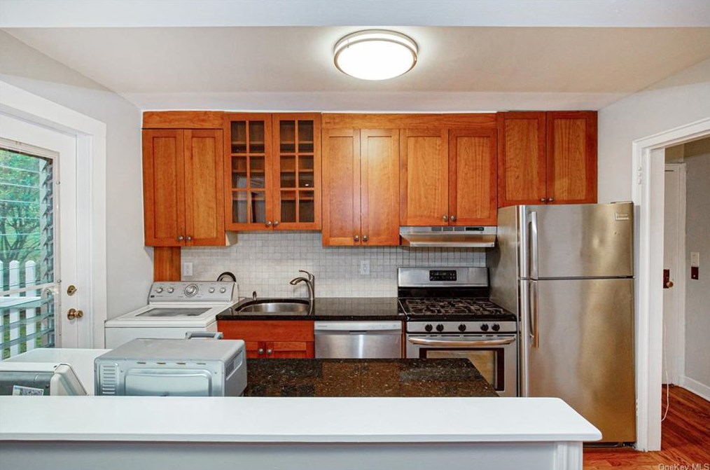 1219 California Rd, Yonkers, NY 10709-1017
